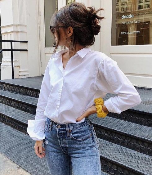 Déze klassieke outfit zou iedere vrouw moeten dragen!